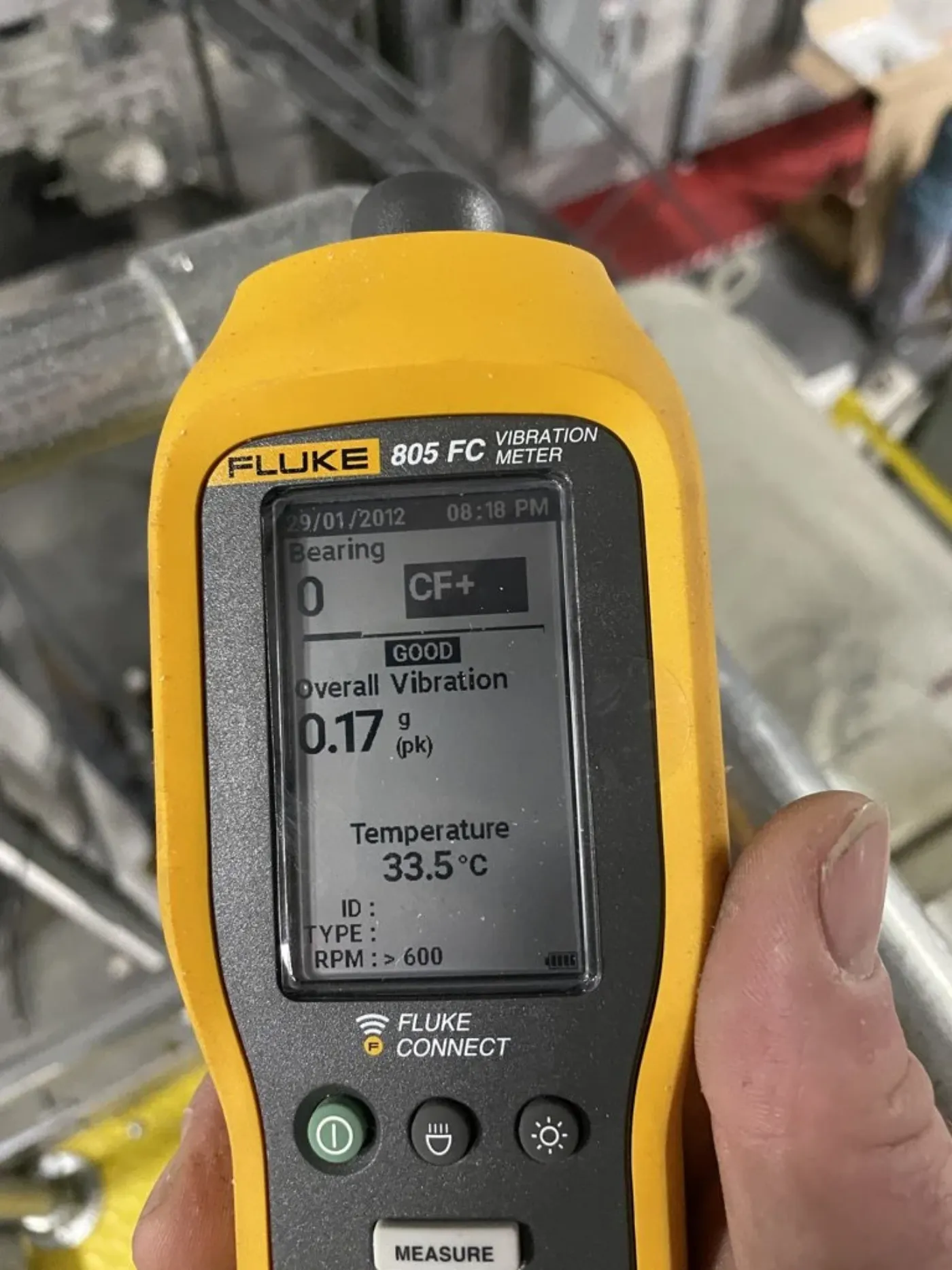 Fluke 805 vibration meter reading an in-spec bearing measurement on running equipment